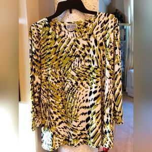 Blouse with three quarter sleeves